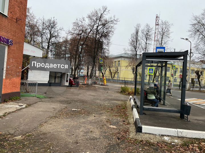 Продается коммерческий земельный участок с павильо