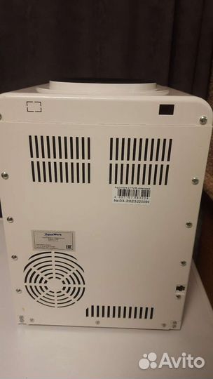 Диспенсер кулер водораздатчик для воды