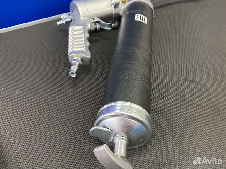 Шприц для смазки пневматический