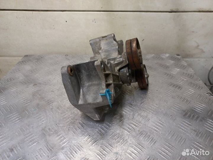 Кронштейн генератора Volkswagen Bora 1.6 16V AZD