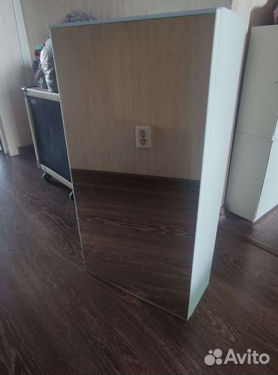 Шкаф с зеркалом в ванную