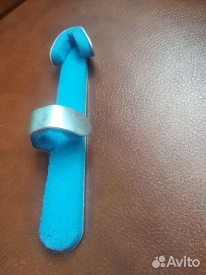 Фиксатор для пальца