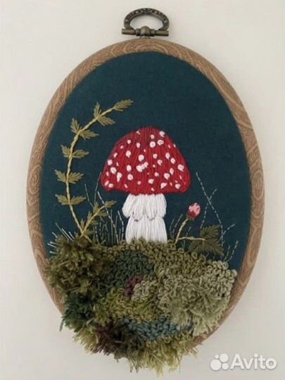 Панно вышивка «Мухомор и мох»