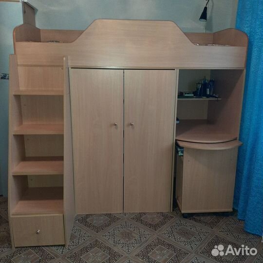 Уголок школьника(двухъярусная кровать)