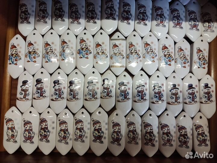 Фарфоровая ёлочная игрушка конфетка