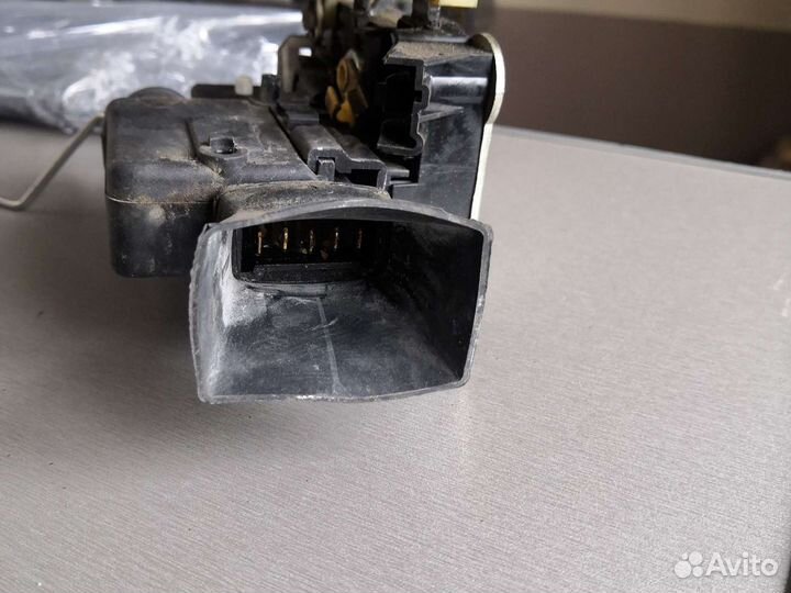 Замок передний левый Renault Sandero Duster