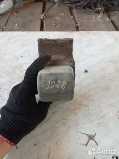 Отбойник рессоры передний Isuzu Giga CXZ71J 10PD1