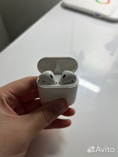 Наушники Apple AirPods