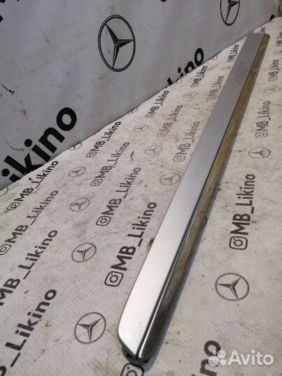 Молдинг двери передний правый Mercedes Ml W164