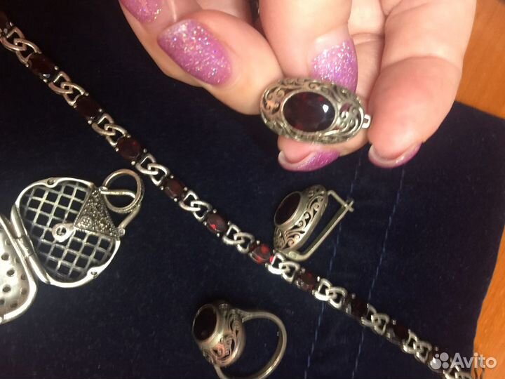 Сет из кольца, серьги, браслет, кулон. Гранат