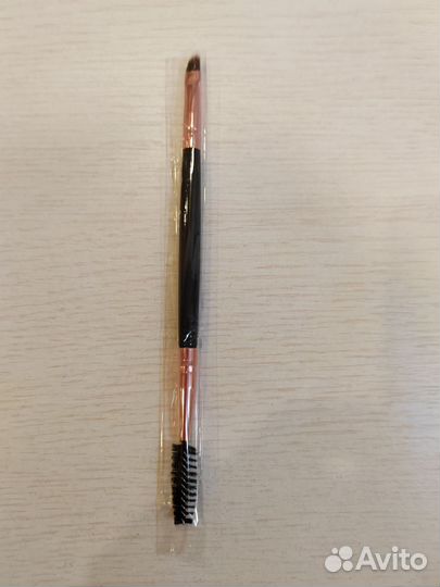 Кисть для макияжа глаз