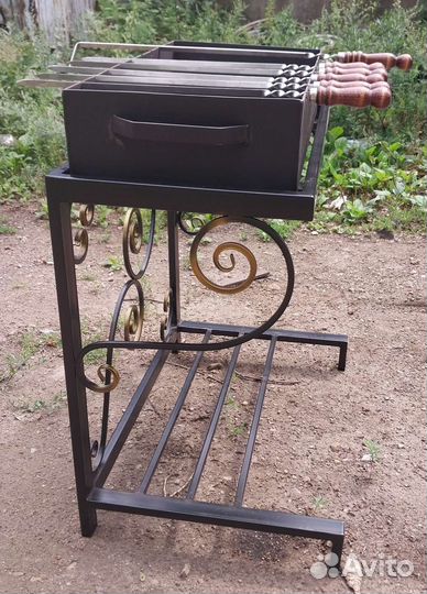Мангал на подставке с дровницей и шампурами