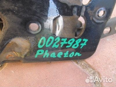 Крюк замка капота Volkswagen Phaeton 2002-2016