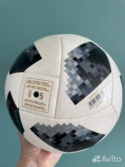 Футбольный мяч adidas telstar fifa 2018