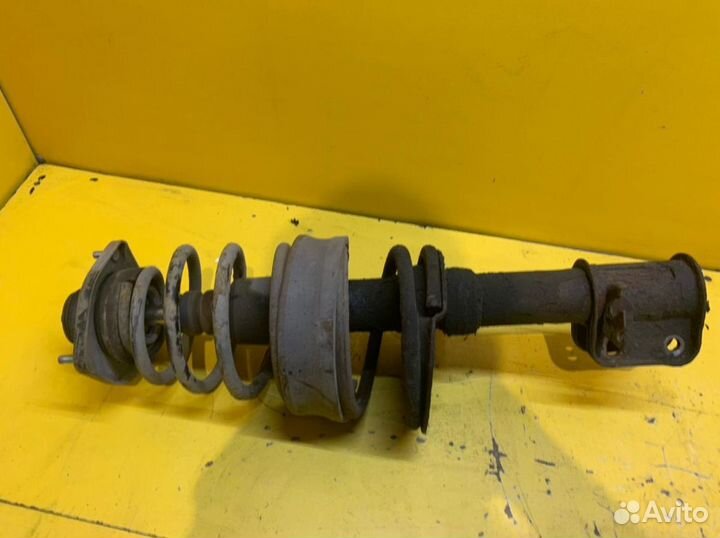 Стойка передняя правая Лада Калина 2004–2013