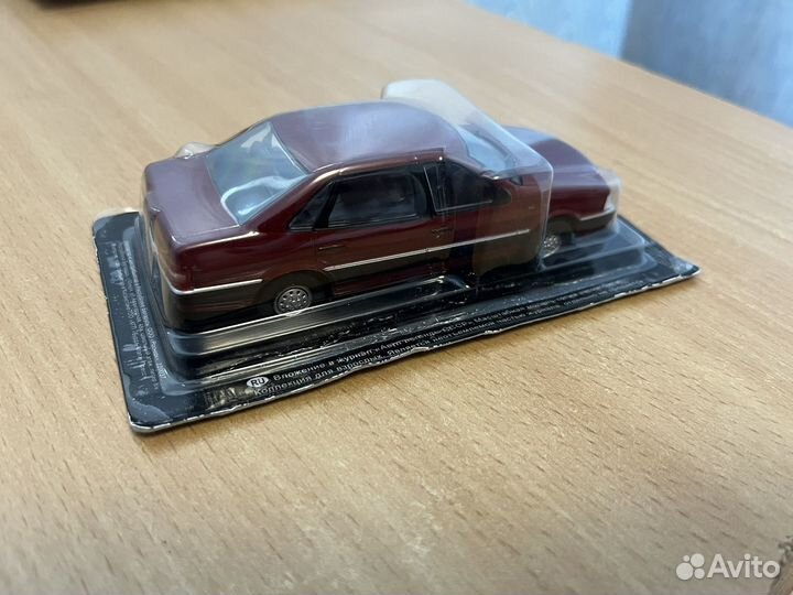 Модель автомобиля 1:43