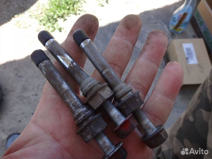 Приус 30 направляющая суппорта Задняя Prius 09-16