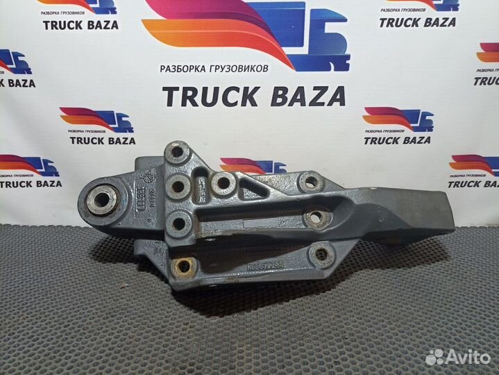 Кронштейн передней рессоры правый