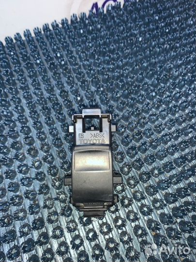 Кнопка стеклоподъемника Toyota Vitz