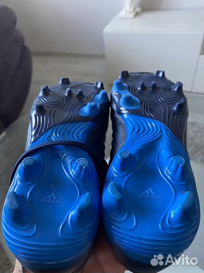 Футбольные бутсы adidas