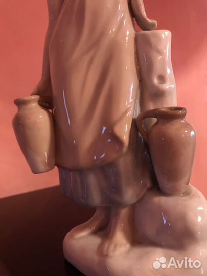 Фарфоровая статуэтка. Девушка с кувшинами. Испания
