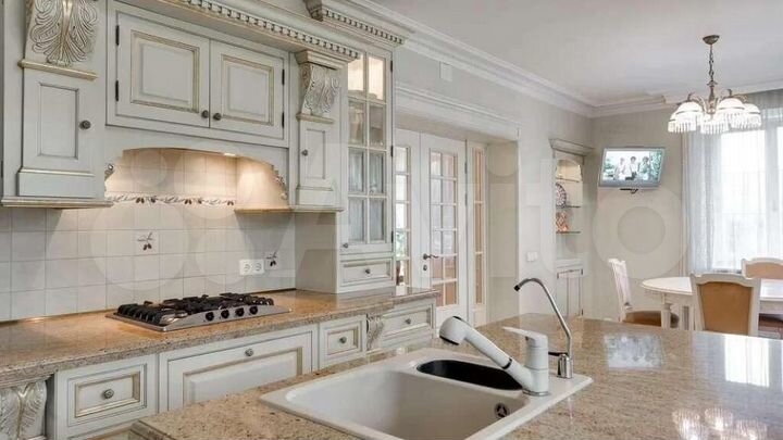 Дом 660 м² на участке 15 сот.