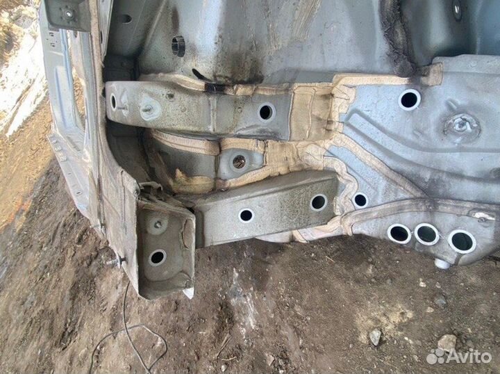 Лонжерон передний правый Mercedes-Benz E-Class