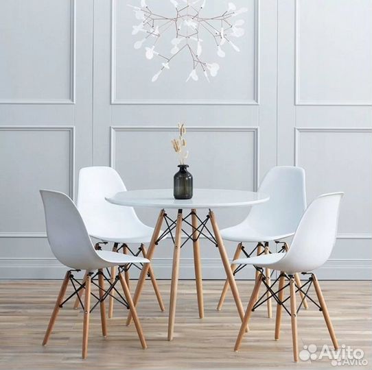 Стол и 4 стула eames