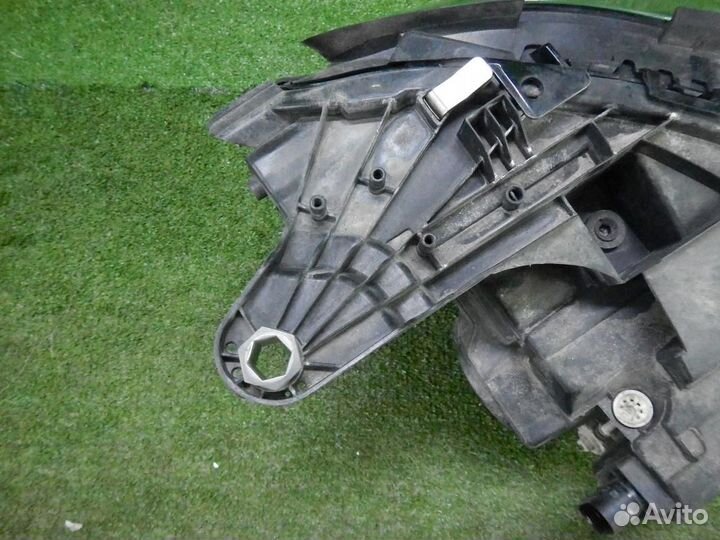 Фара левая Mercedes-Benz E-Class