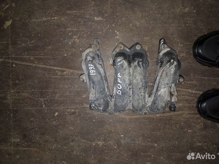 Впускной коллектор Volkswagen Bora 1.4