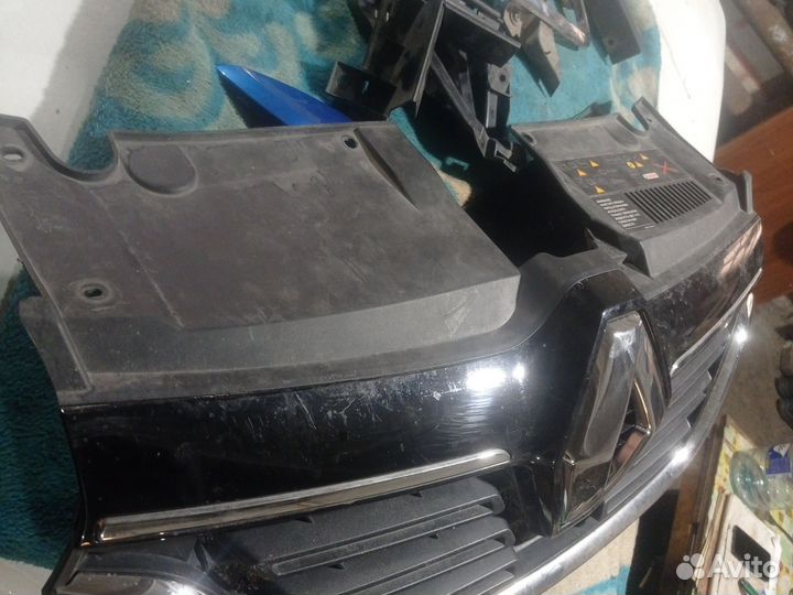 Решетка радиатора Рено Логан