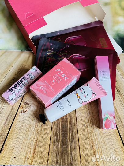 Подарочный набор косметики новый 6 предметов