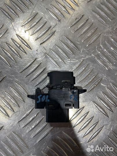 Кнопка стеклоподъемника передняя правая Hyundai