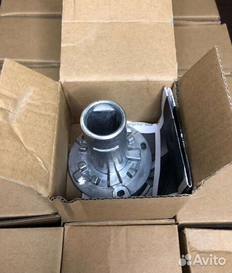 Втулка бокового зеркала VW T5, T6 Amarok