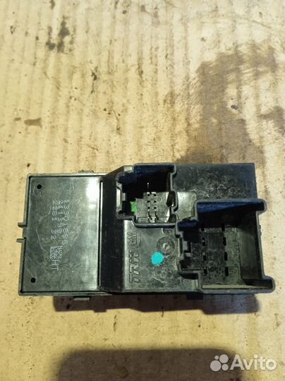 Кнопка стеклоподьемника Opel Astra J