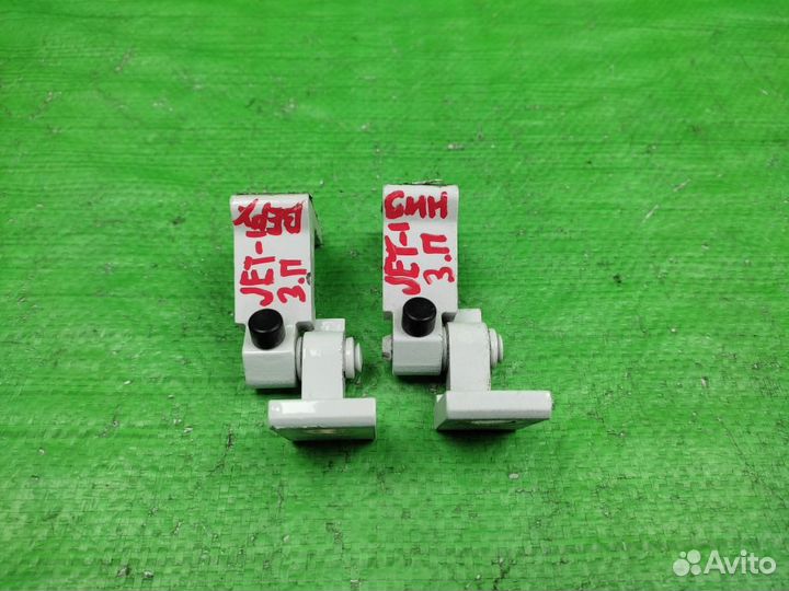 Петли правой двери вверх+низ VW Jetta 2011-2018