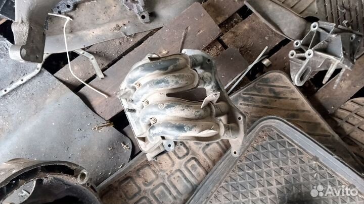 Коллектор впускной Peugeot 206