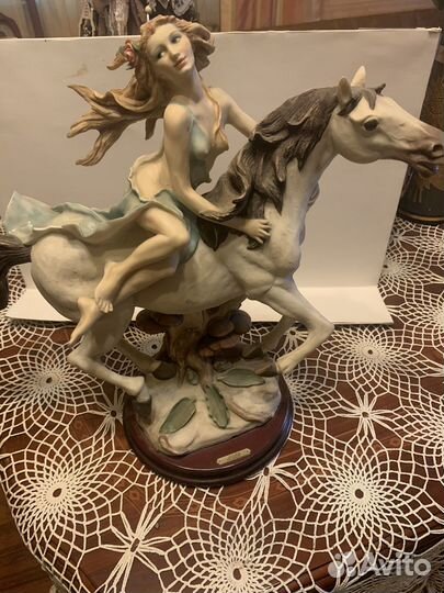 Статуэтка Всадница