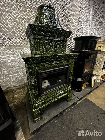 Изразцовый камин с чугунной топкой