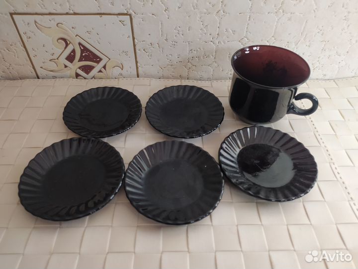 Тарелки и блюдца бу