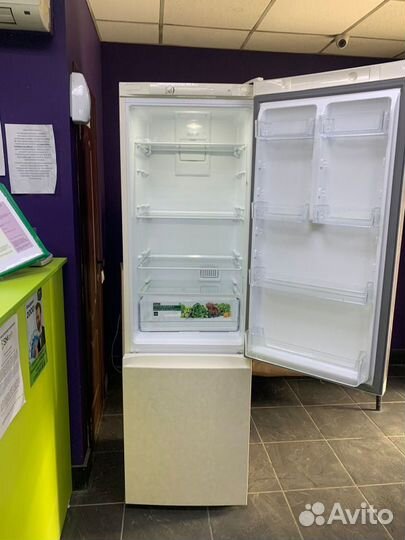 Холодильник Hotpoint-Ariston HTS 4200 M