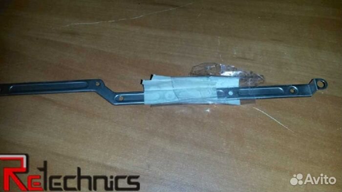 Опора жёсткости верхней крышки корпуса ноутбука i