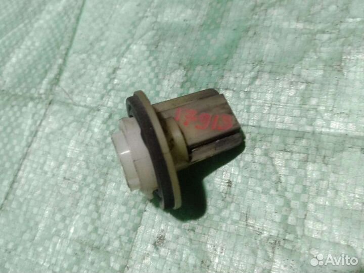 Патрон поворотника передний Nissan Primera P10