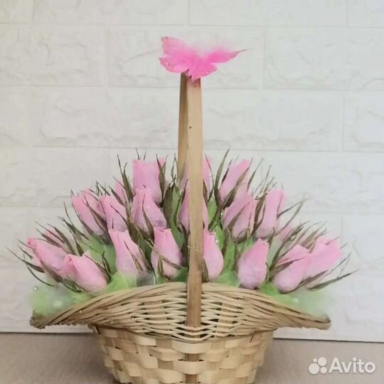 Букет из конфет в корзине