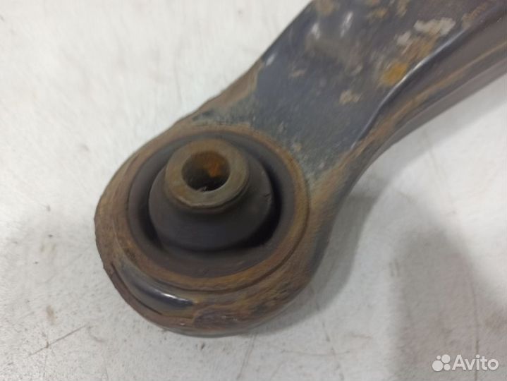 Рычаг передний левый нижний