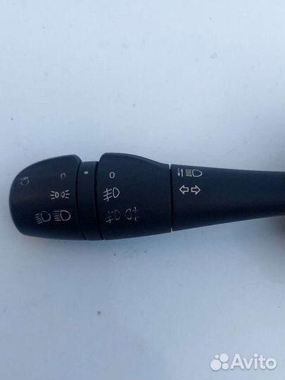 Переключатель поворотов. Renault Logan 2.2017г