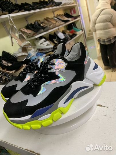 Кроссовки женские 36 размер