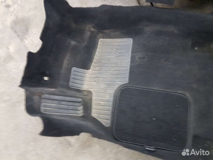 Пол салона Renault Megane 2 седан