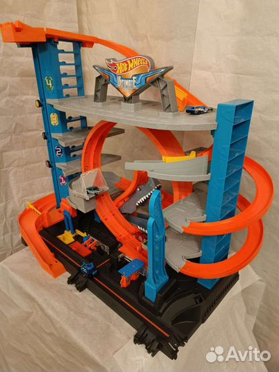 Трек- парковка Hot wheels