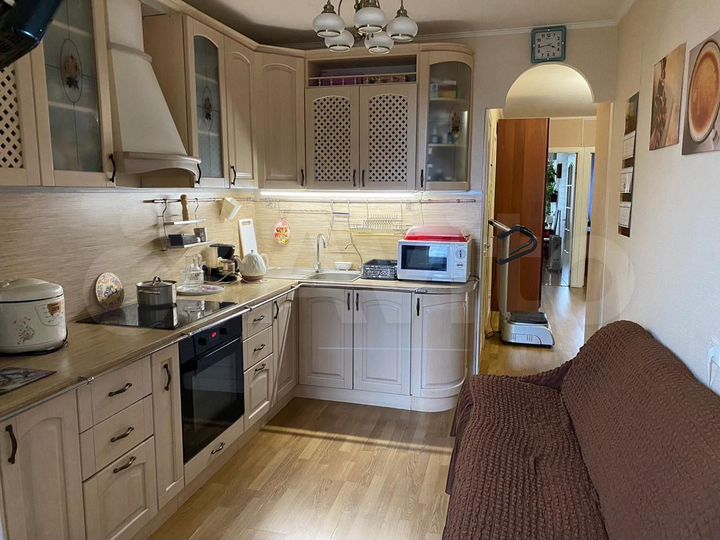 2-к. квартира, 68 м², 8/17 эт.